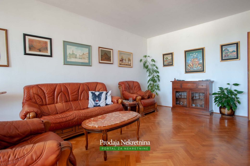 Three bedroom apartment in city centar Bar