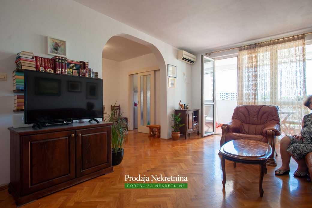 Three bedroom apartment in city centar Bar
