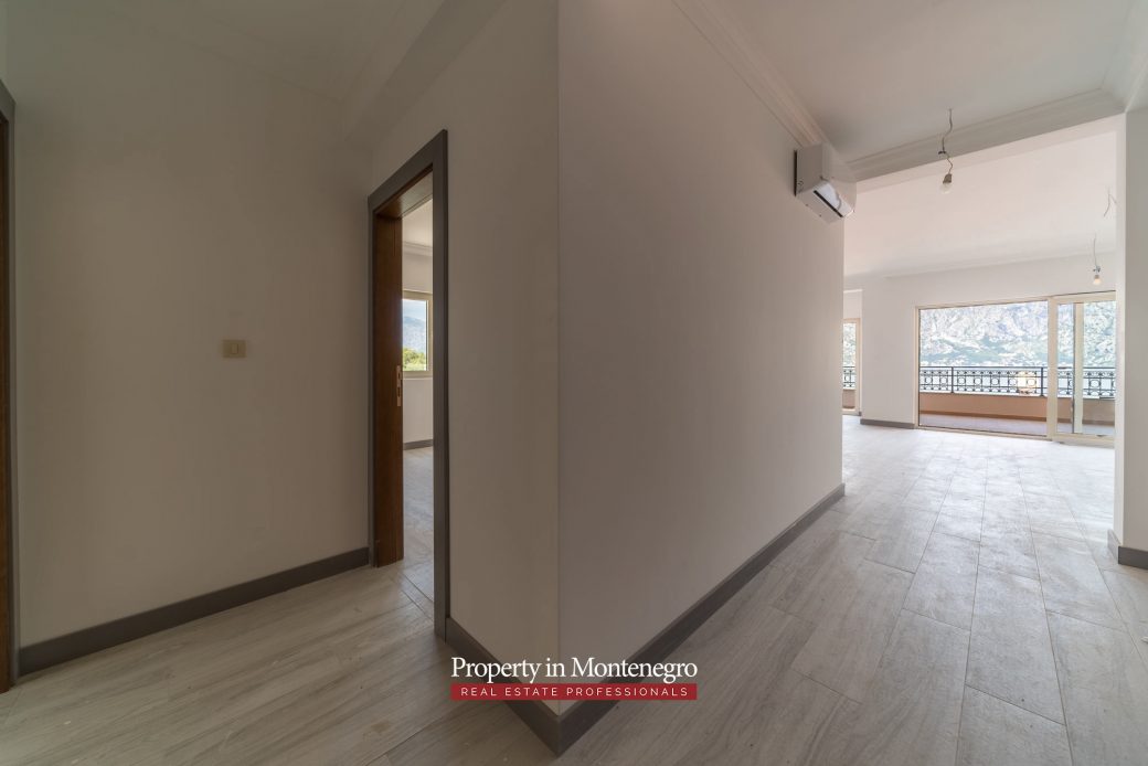 Apartment with swimming pool for sale in Prcanj