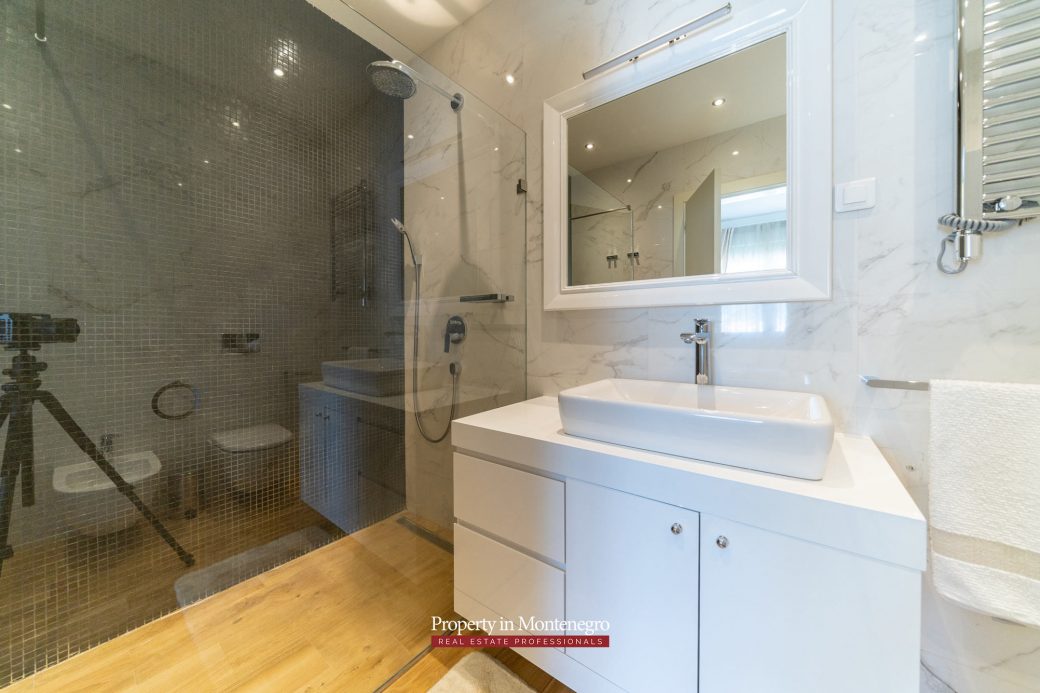 Luxury two bedroom apartment in Budva