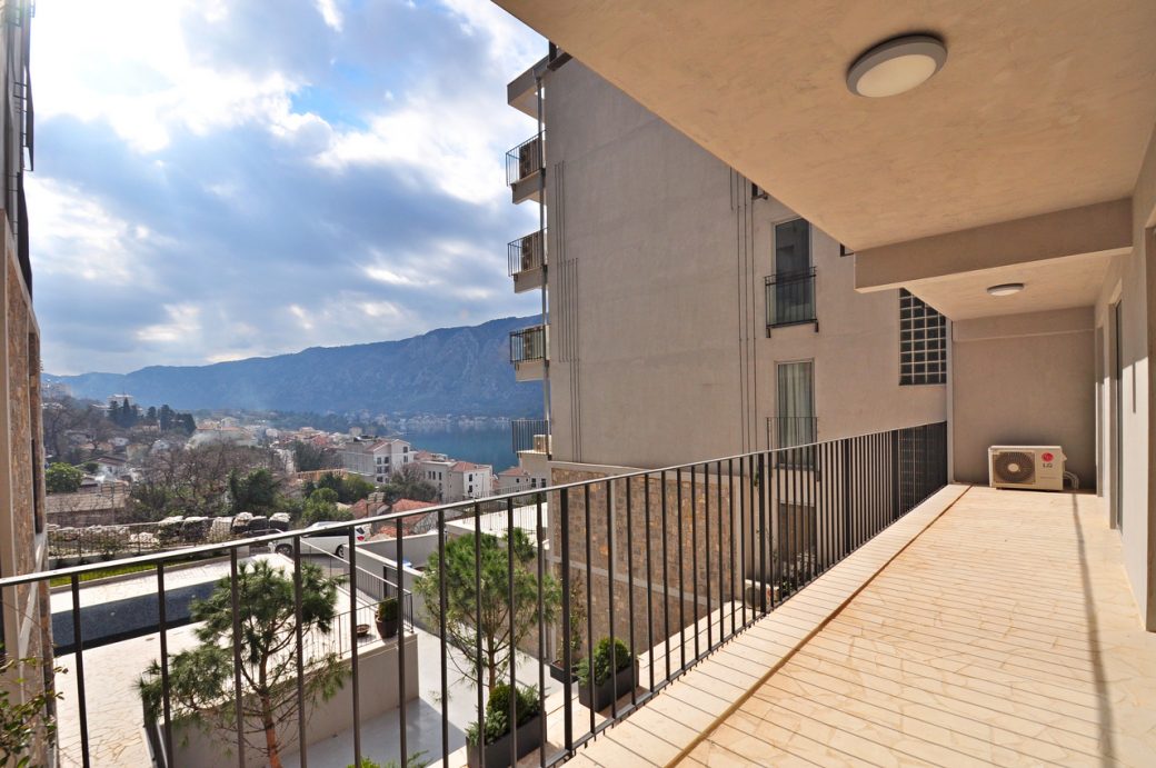Two bedroom apartment for sale in Dobrota
