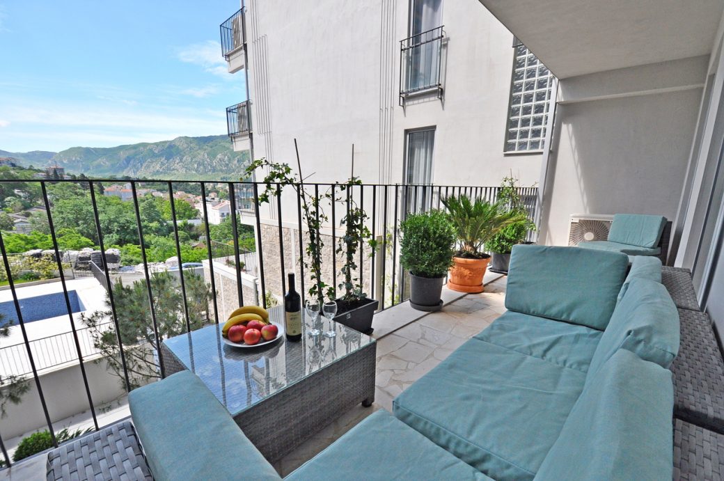 Two bedroom apartment for sale in Dobrota