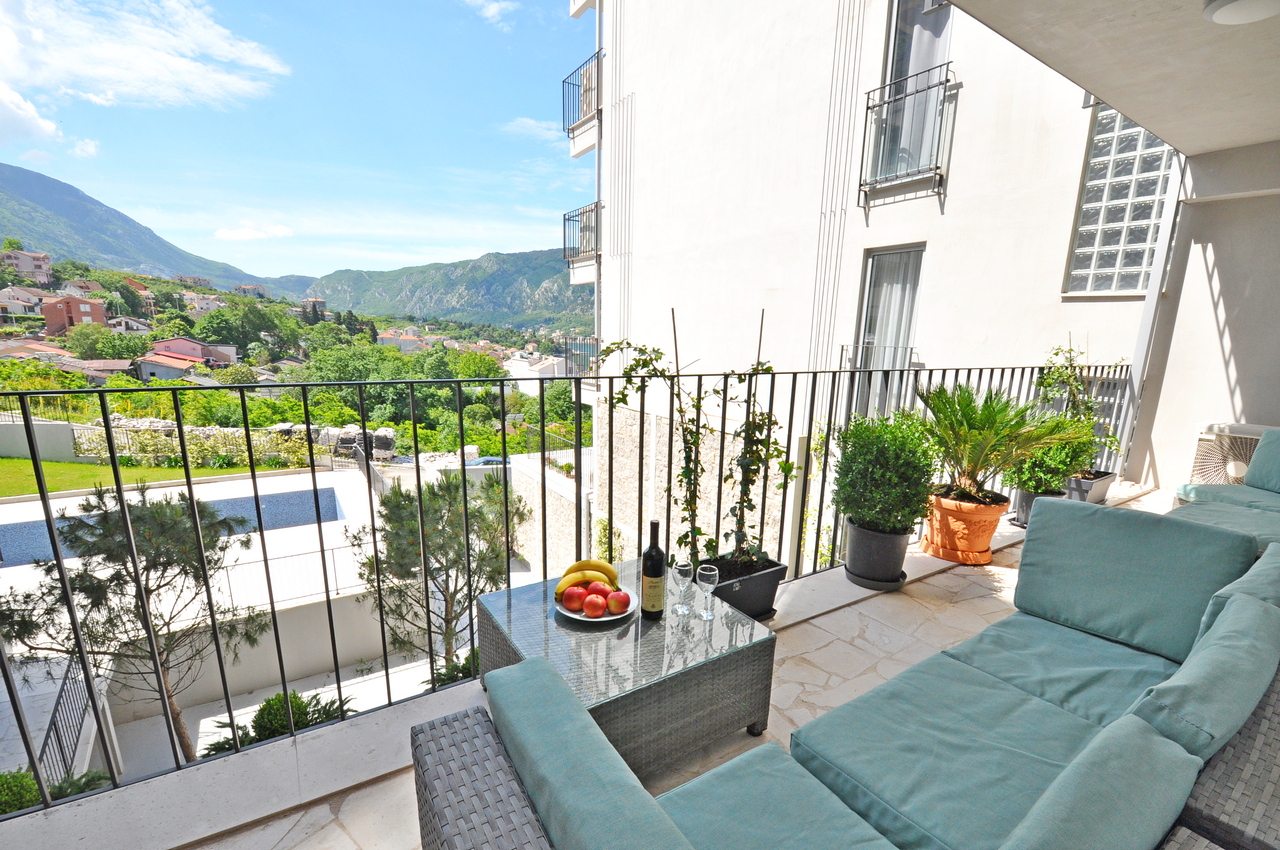 Two bedroom apartment for sale in Dobrota