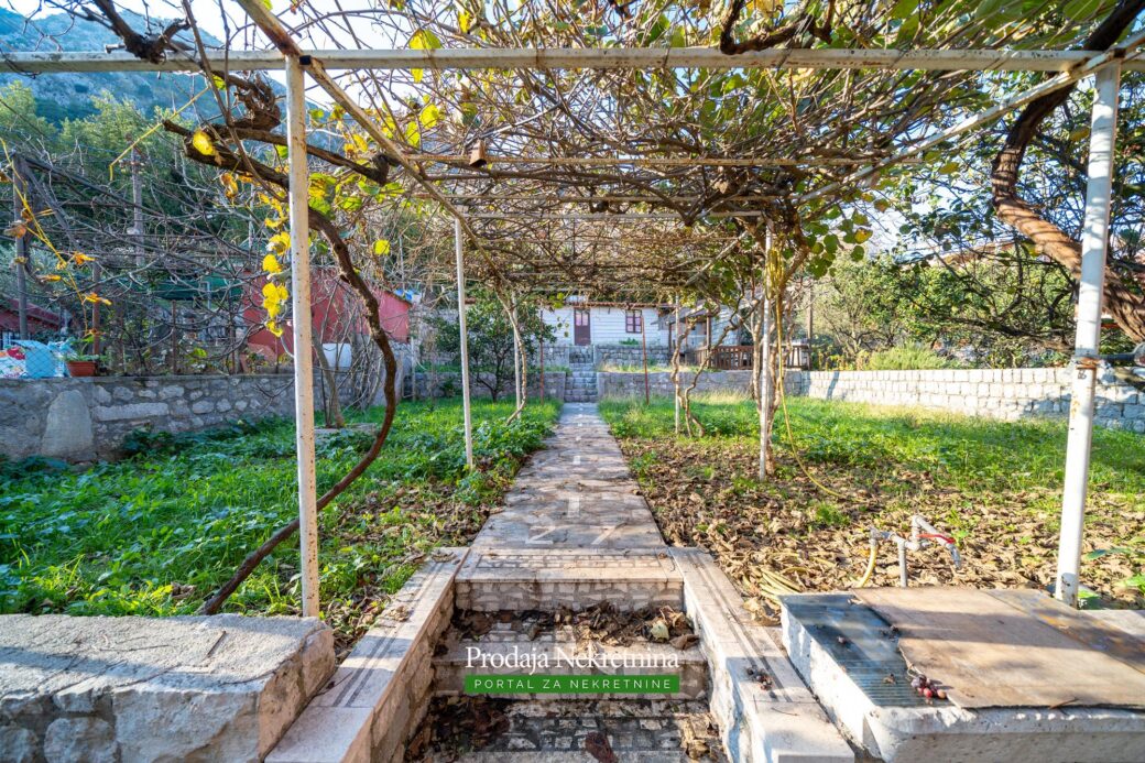 Stone house for sale in Muo