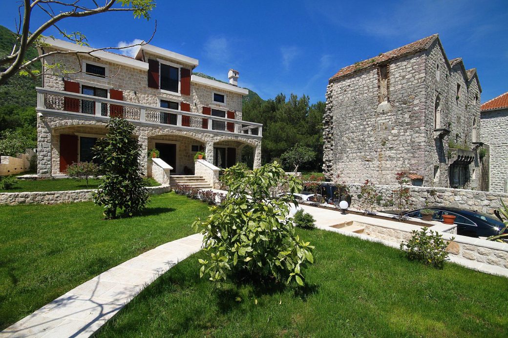 First line villa for sale in Montenegro