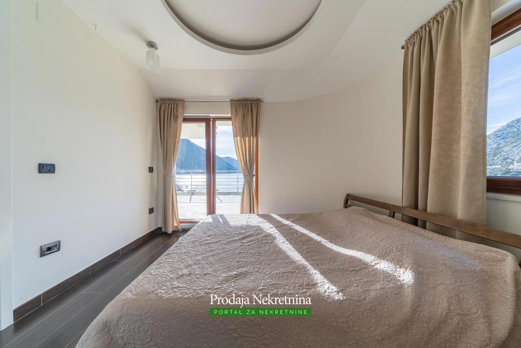 Penthouse for sale in Risan