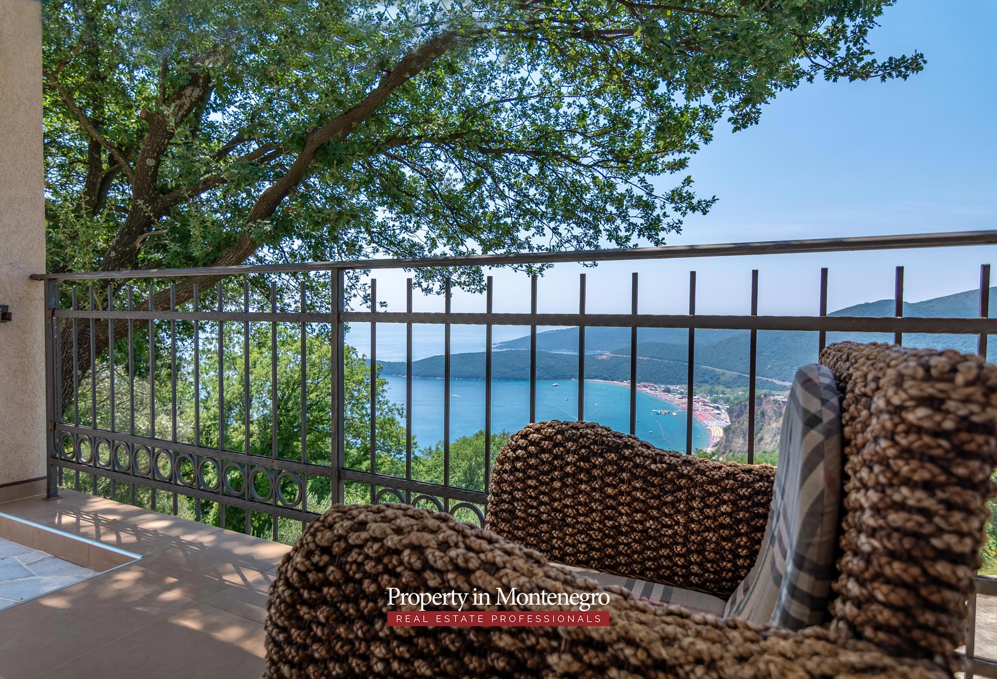 House with sea view for sale in Budva