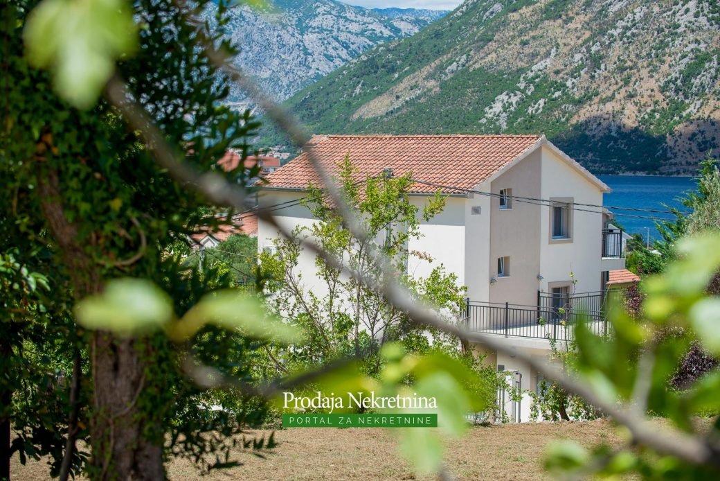 Luxury house for sale in Kotor