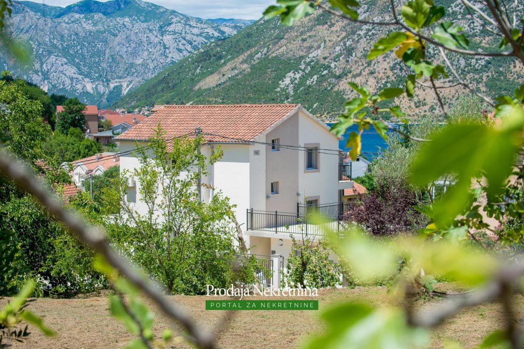 Luxury house for sale in Kotor