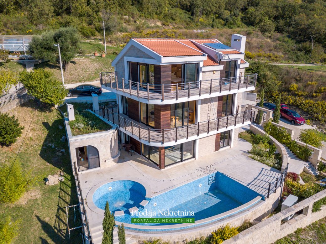 House with swimming pool for sale in Tivat