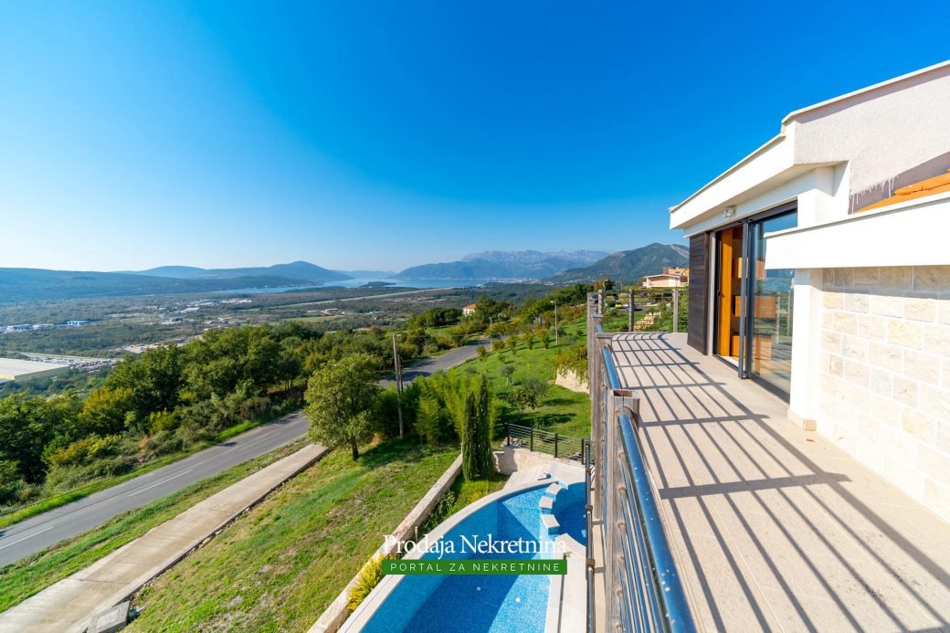 House with swimming pool for sale in Tivat