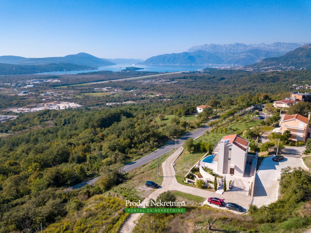 House with swimming pool for sale in Tivat