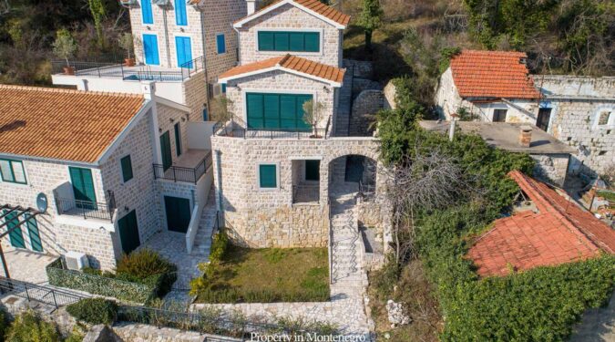 Stone house for sale in Herceg Novi