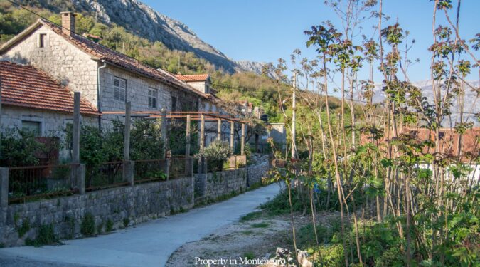 Old stone house for sale in Kotor