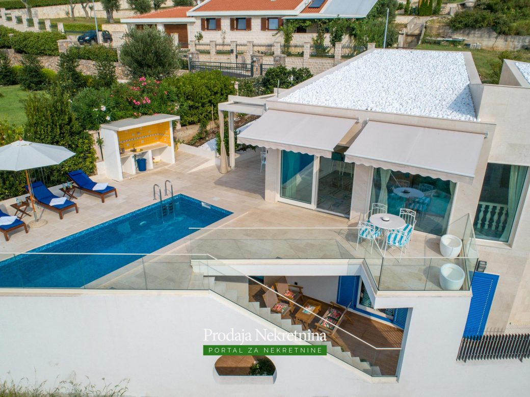 Luxury-villa-with-swimming-pool-for-sale-in-Budva (1)