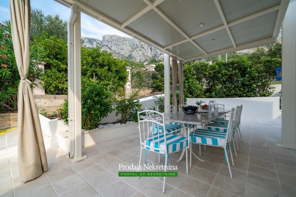 Luxury-villa-with-swimming-pool-for-sale-in-Budva (28)