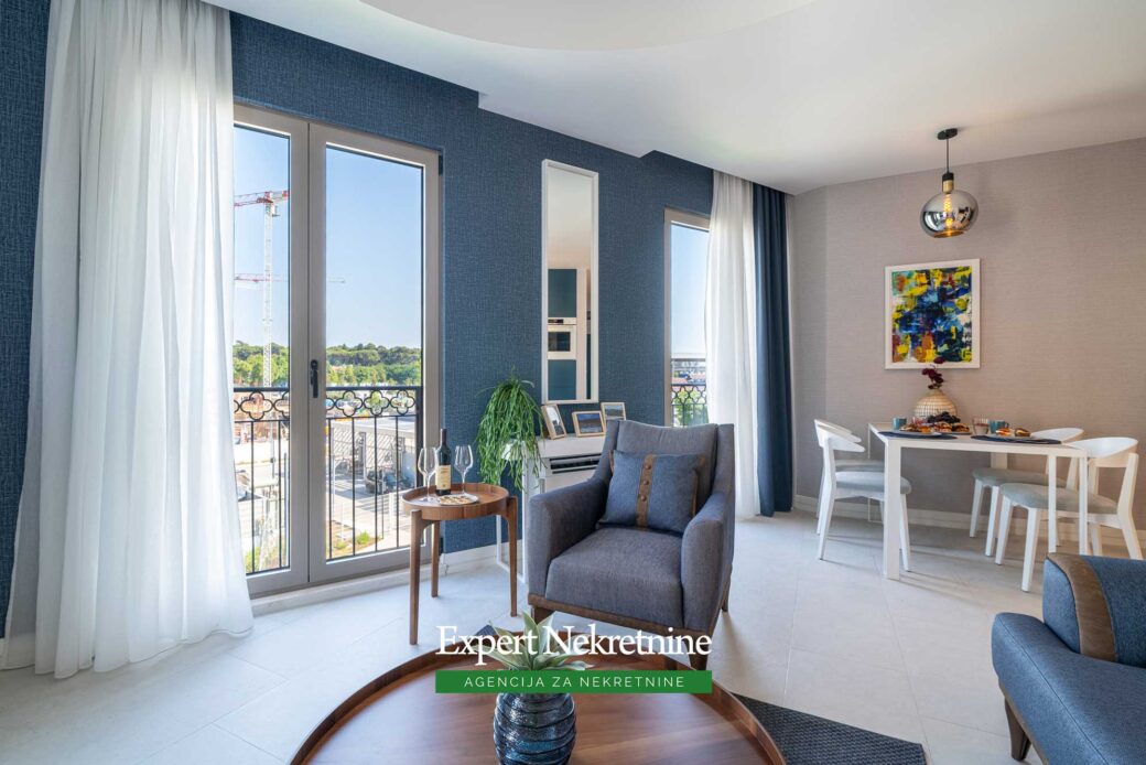 Prodaje se jednosoban apartman u Tivtu