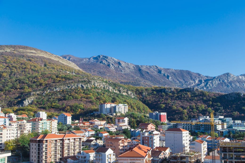 Seaview apartment in Becici