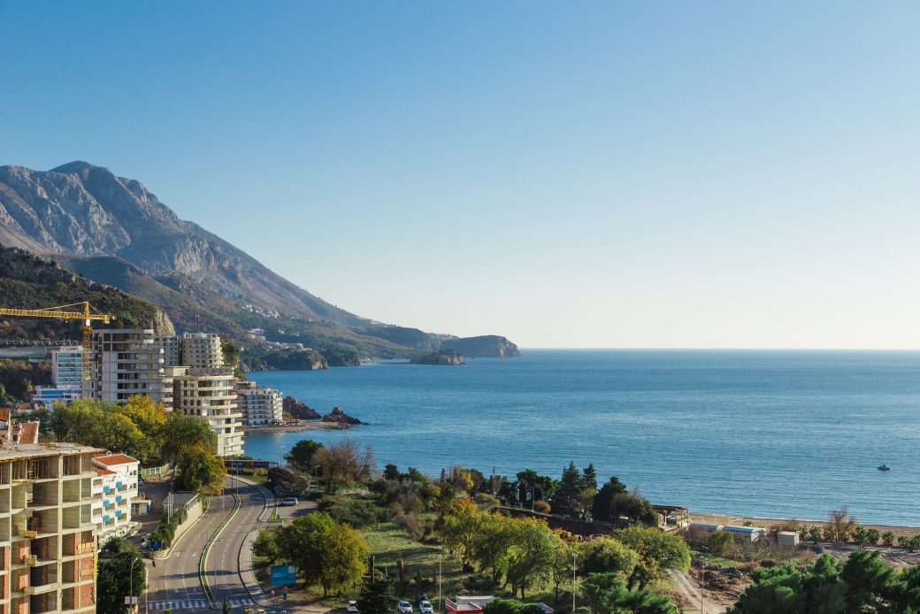 Seaview apartment in Becici