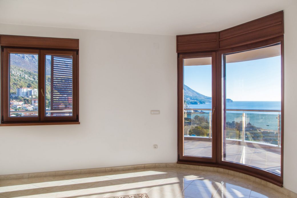 Seaview apartment in Becici