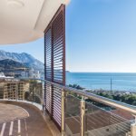 Seaview apartment in Becici