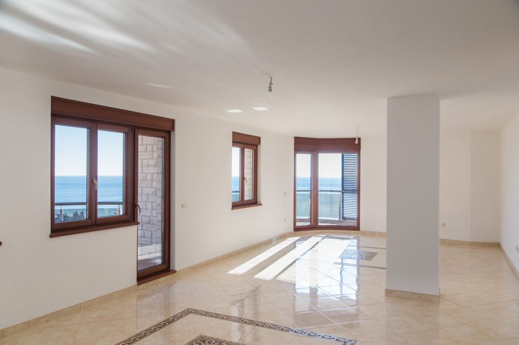 Seaview apartment in Becici