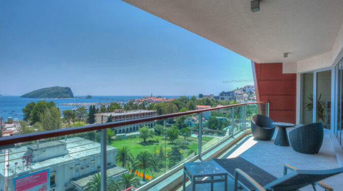 Three bedroom apartment in Budva