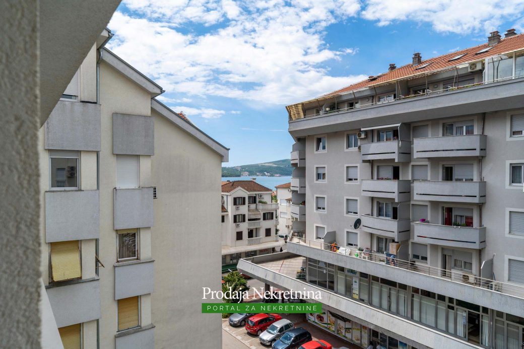 Prodaja se apartman u centru Tivta