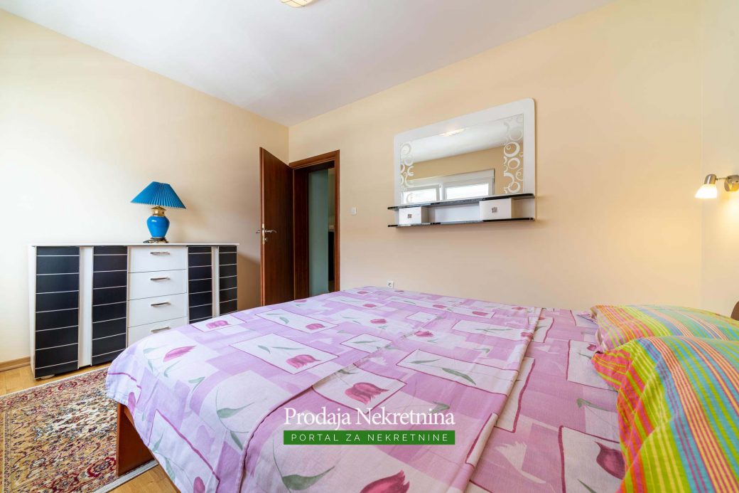 Prodaja se apartman u centru Tivta