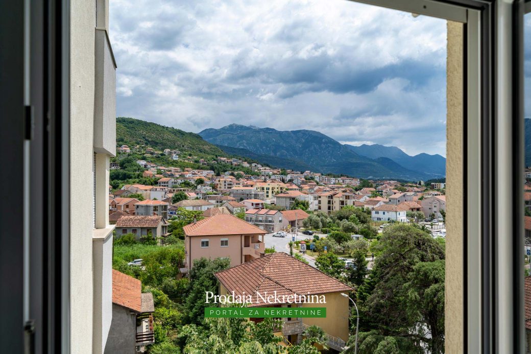 Prodaja se apartman u centru Tivta