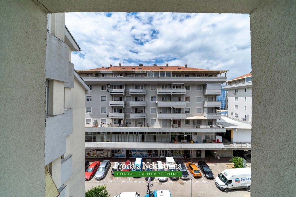 Prodaja se apartman u centru Tivta