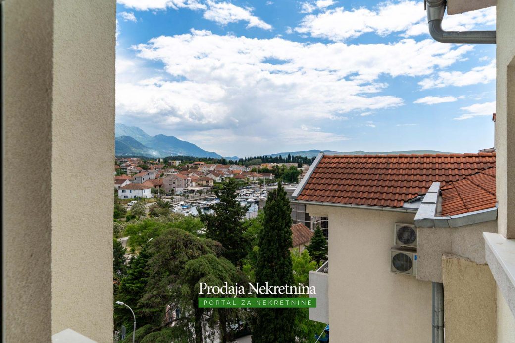 Prodaja se apartman u centru Tivta