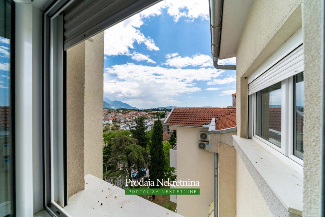 Prodaja se apartman u centru Tivta