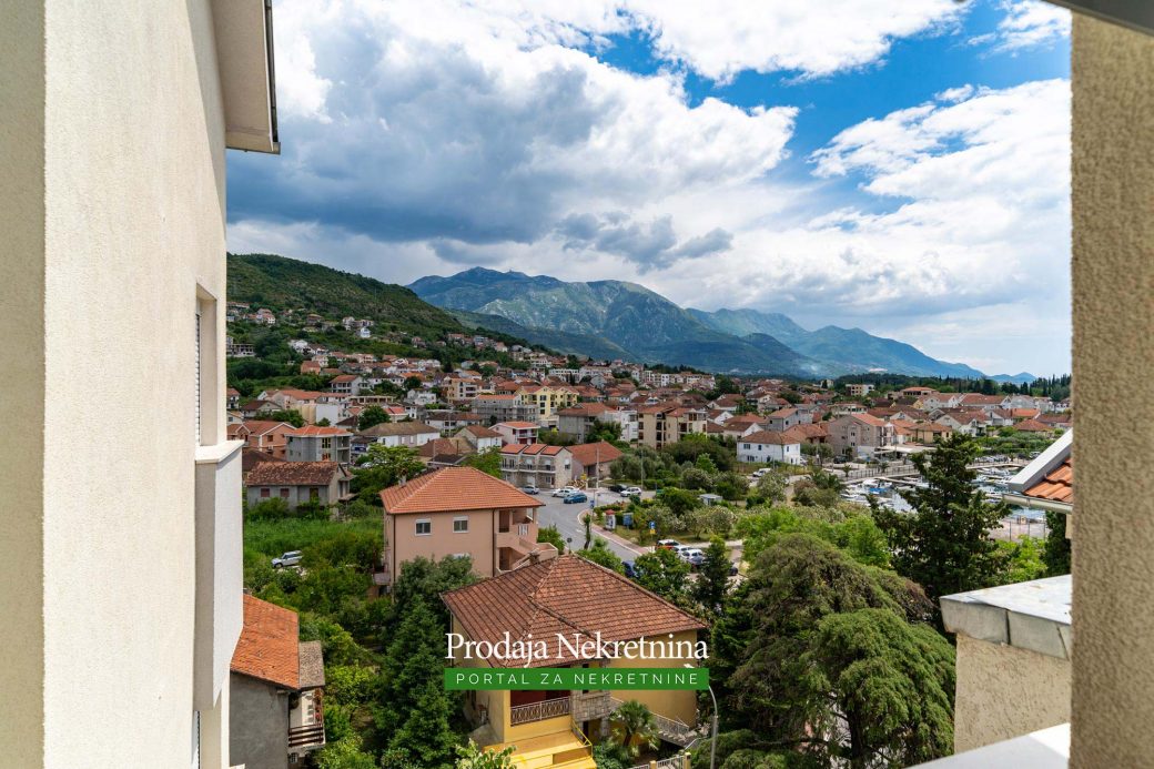 Prodaja se apartman u centru Tivta