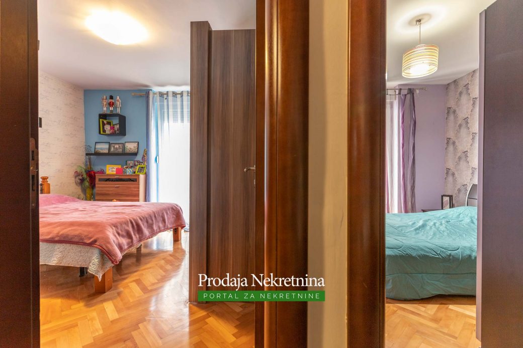 Prodaje se apartman u Dobroti