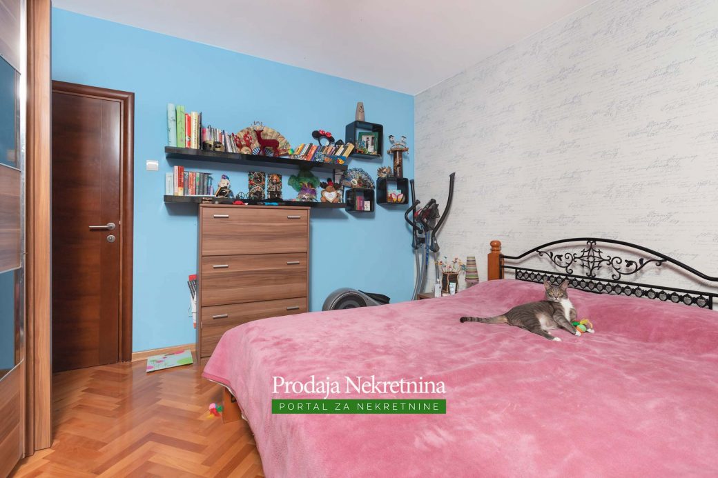 Prodaje se apartman u Dobroti