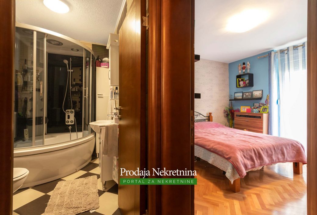 Prodaje se apartman u Dobroti