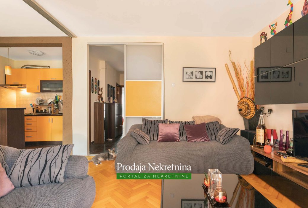 Prodaje se apartman u Dobroti