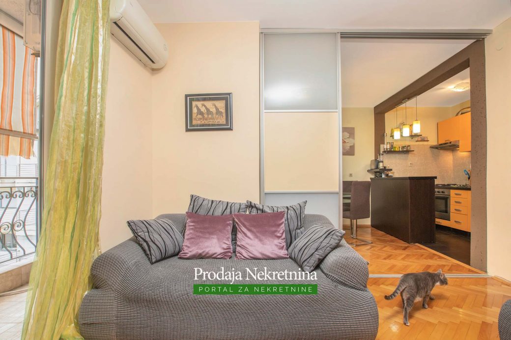 Prodaje se apartman u Dobroti