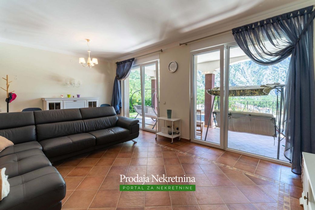 Three bedroom apartment in Kotor Bay