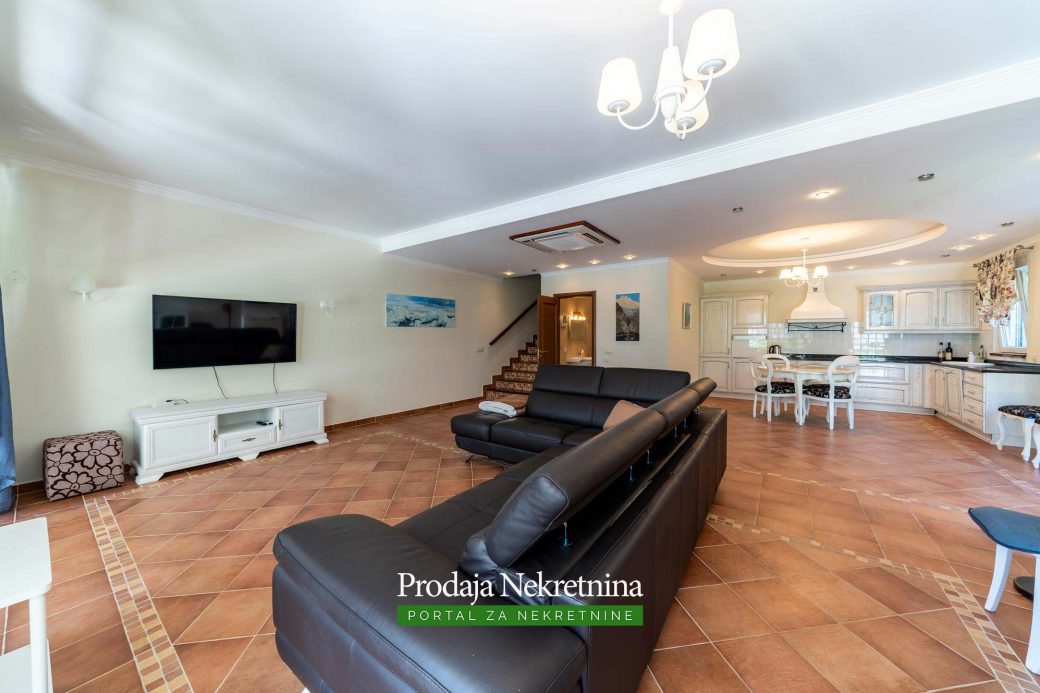 Three bedroom apartment in Kotor Bay