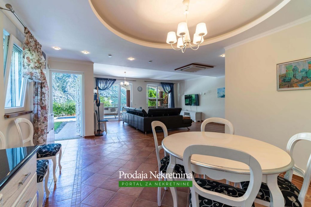 Three bedroom apartment in Kotor Bay