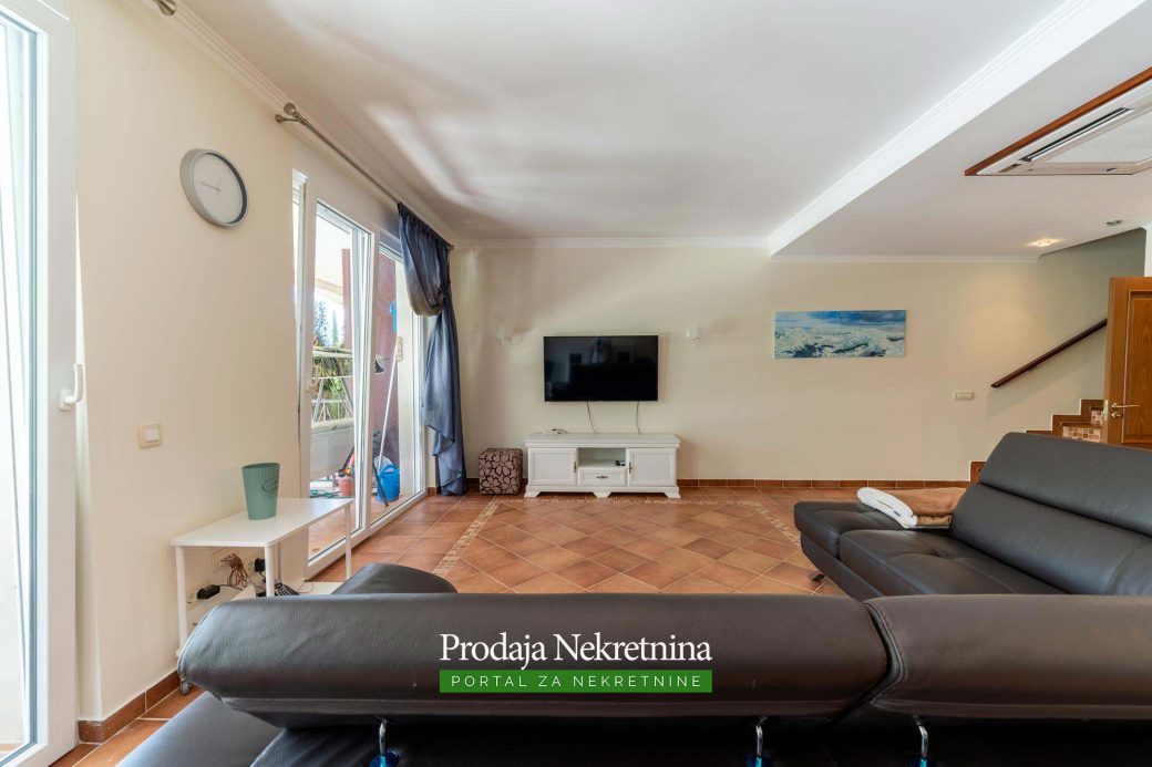 Three bedroom apartment in Kotor Bay