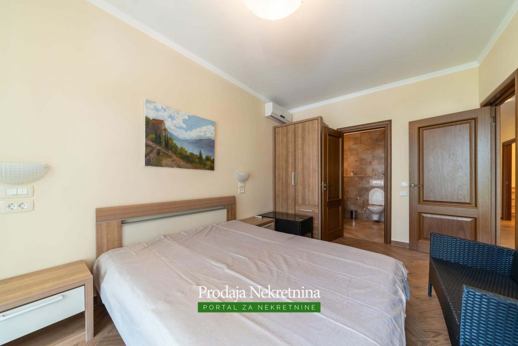 Three bedroom apartment in Kotor Bay