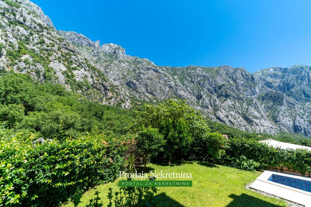 Three bedroom apartment in Kotor Bay
