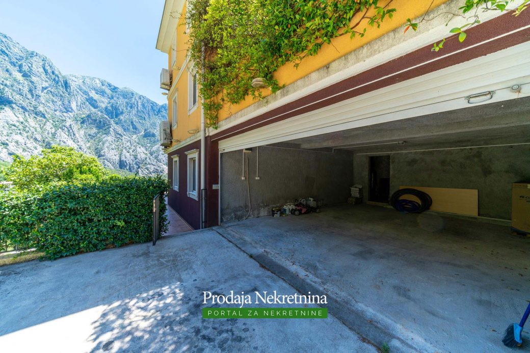 Three bedroom apartment in Kotor Bay