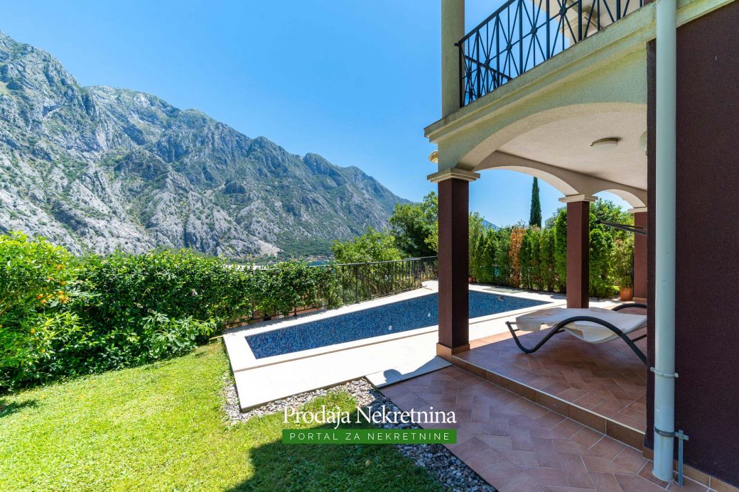 Three bedroom apartment in Kotor Bay