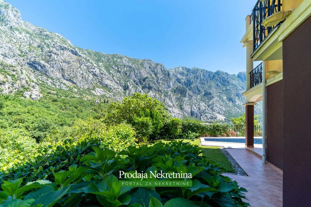 Three bedroom apartment in Kotor Bay