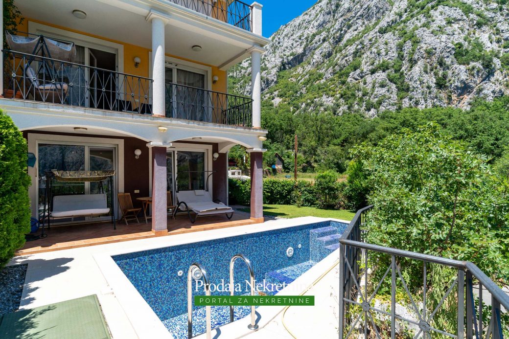 Three bedroom apartment in Kotor Bay