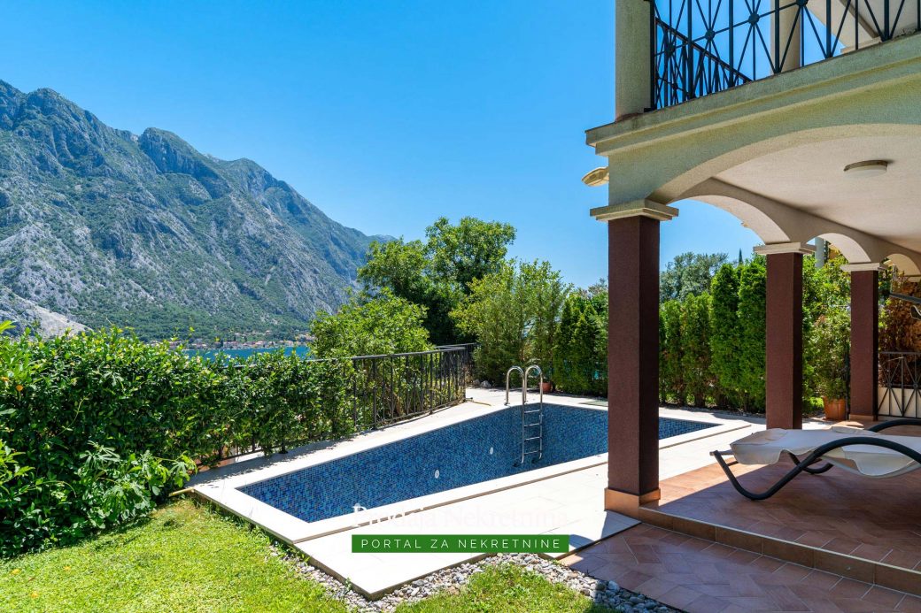 Three bedroom apartment in Kotor Bay